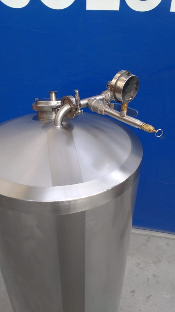 Tanque de almacenamiento vertical 1000 L